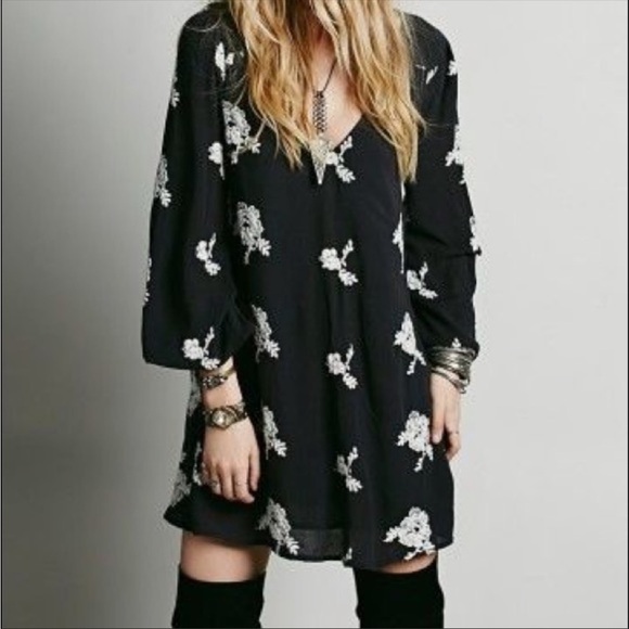 Free People Austin Embroidered Mini Dress
Black White Floral NWT Size Small - Picture 1 of 4